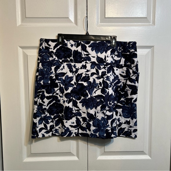 S.C.&CO. Floral Pull-On Tummy Control Active Skort Size XXL Blue White - Picture 1 of 12